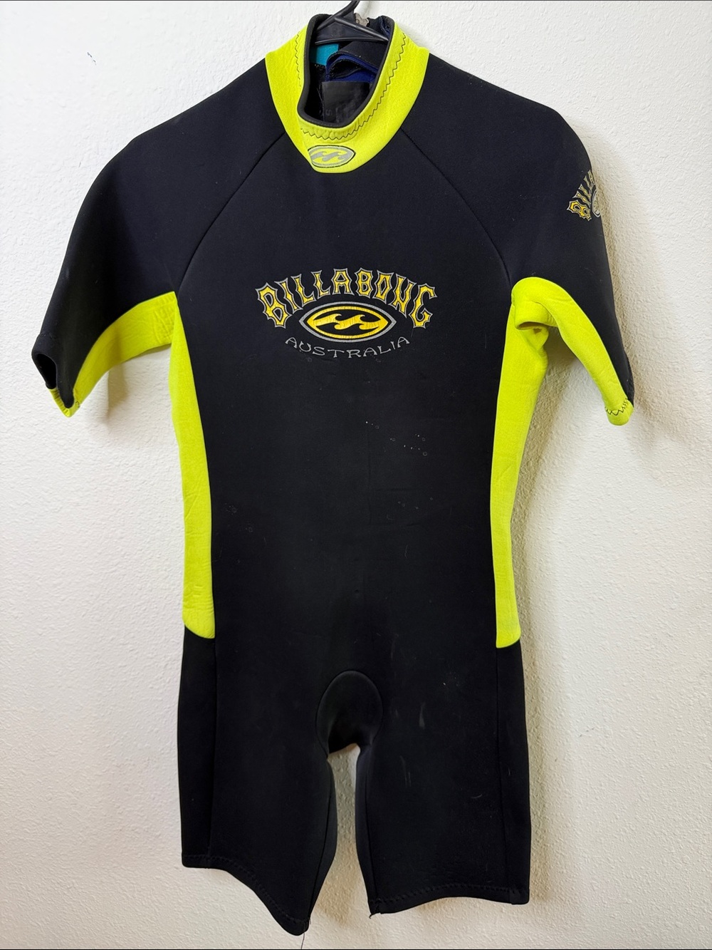 Billabong mens Black & Neon Yellow Short-Sleeve wetsuit